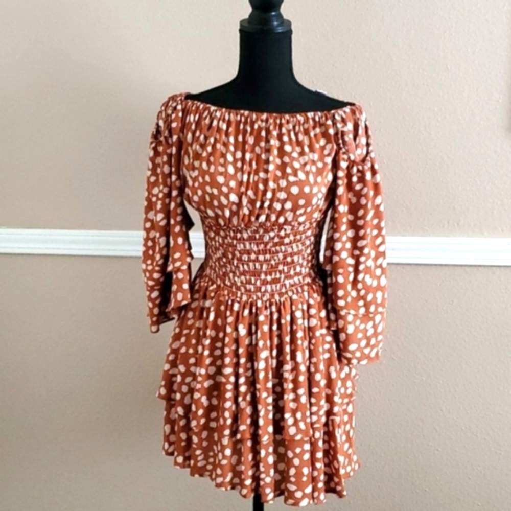 🌸FOREVER 21 COLD SHOULDER DRESS. SIZE MEDIUM